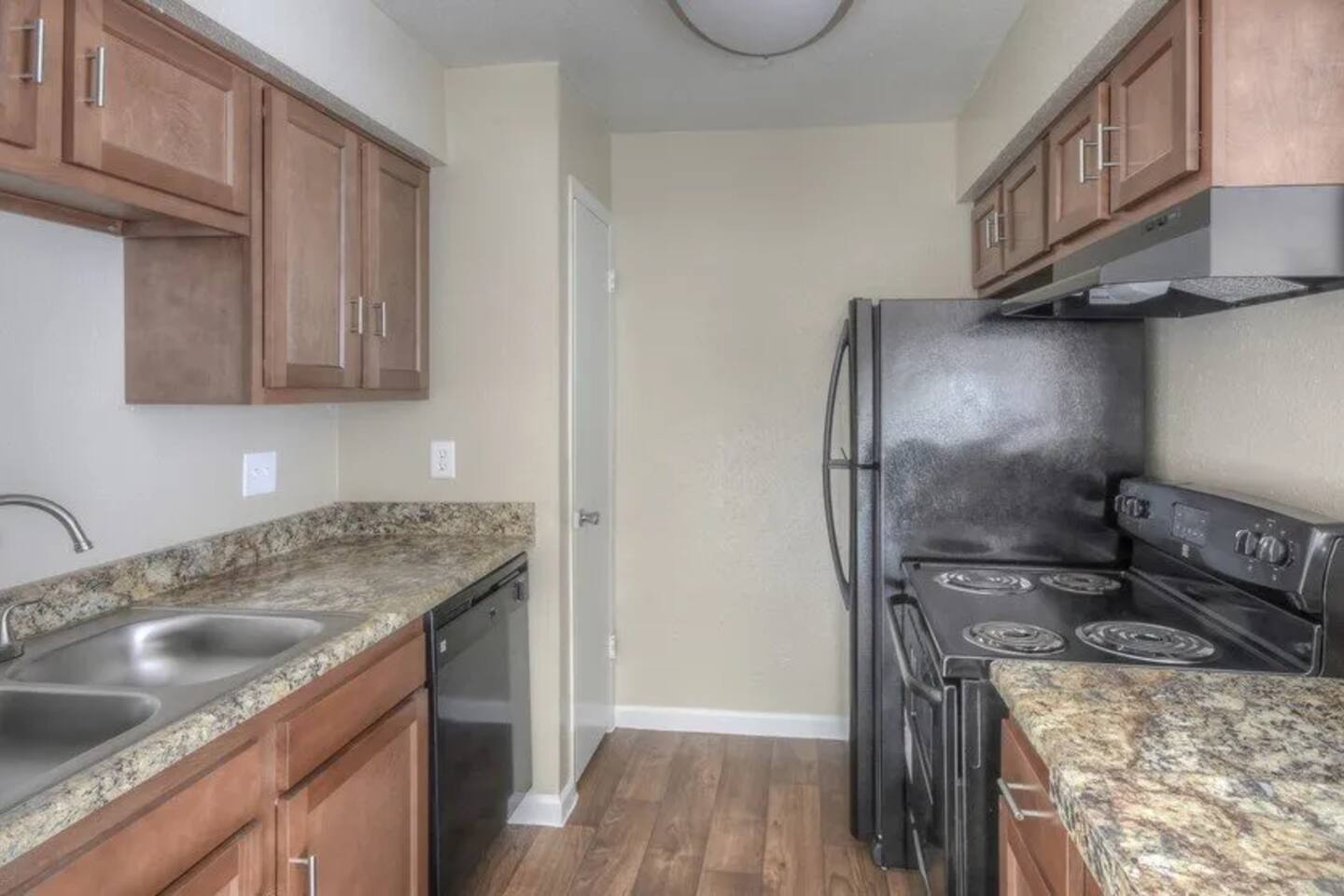 Alternate view of Heatherwood, an Airbnb-friendly apartment in Houston, TX