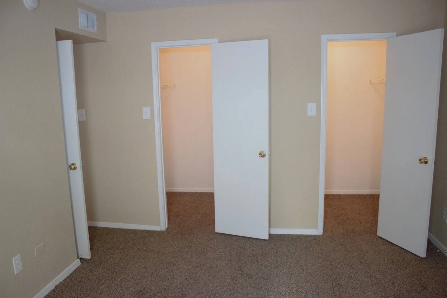 , an Airbnb-friendly apartment in Houston, TX