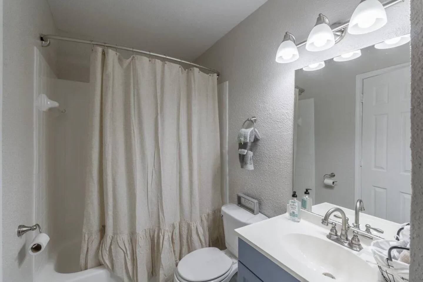 , an Airbnb-friendly apartment in Houston, TX