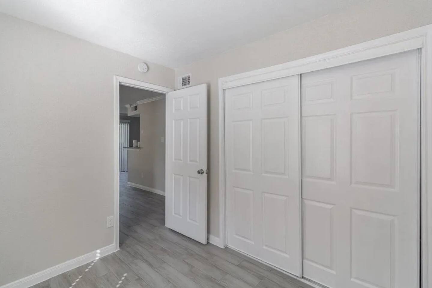 , an Airbnb-friendly apartment in Houston, TX