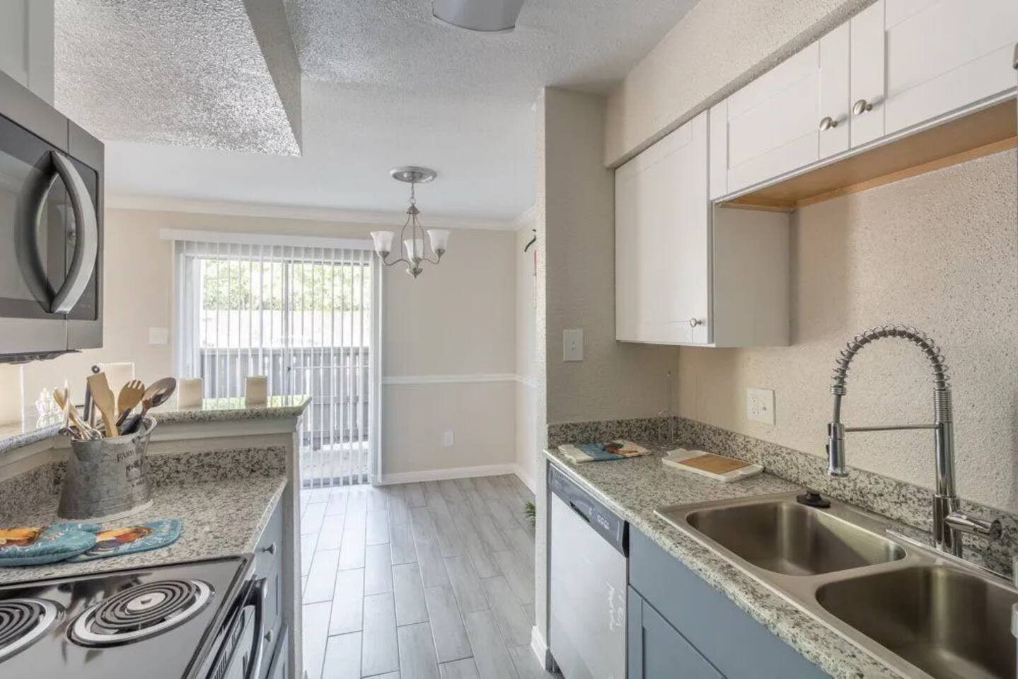 , an Airbnb-friendly apartment in Houston, TX
