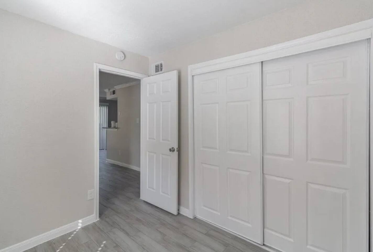 , an Airbnb-friendly apartment in Houston, TX
