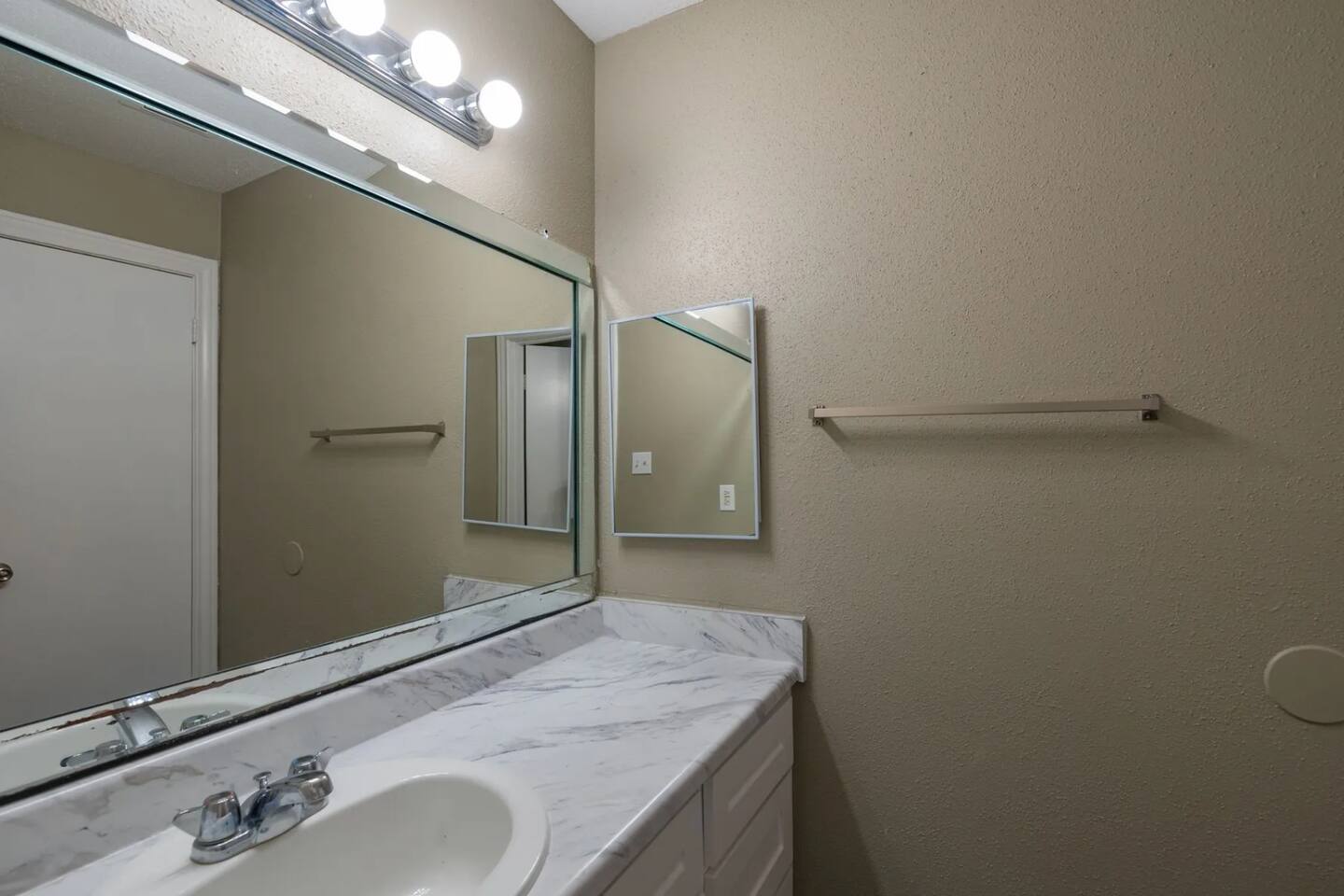 , an Airbnb-friendly apartment in Spring, TX