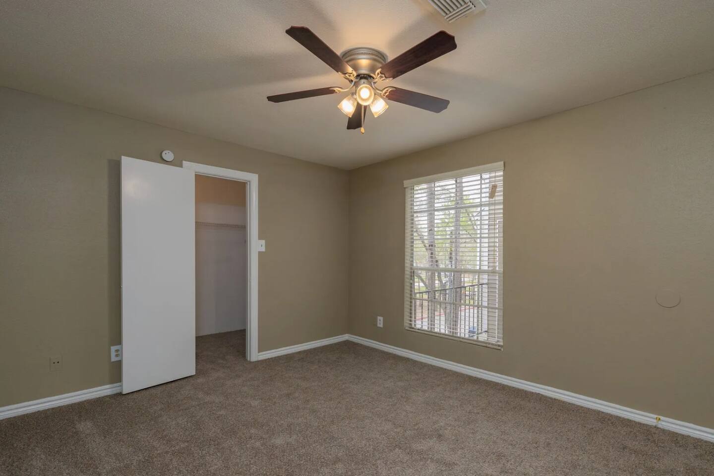 , an Airbnb-friendly apartment in Spring, TX