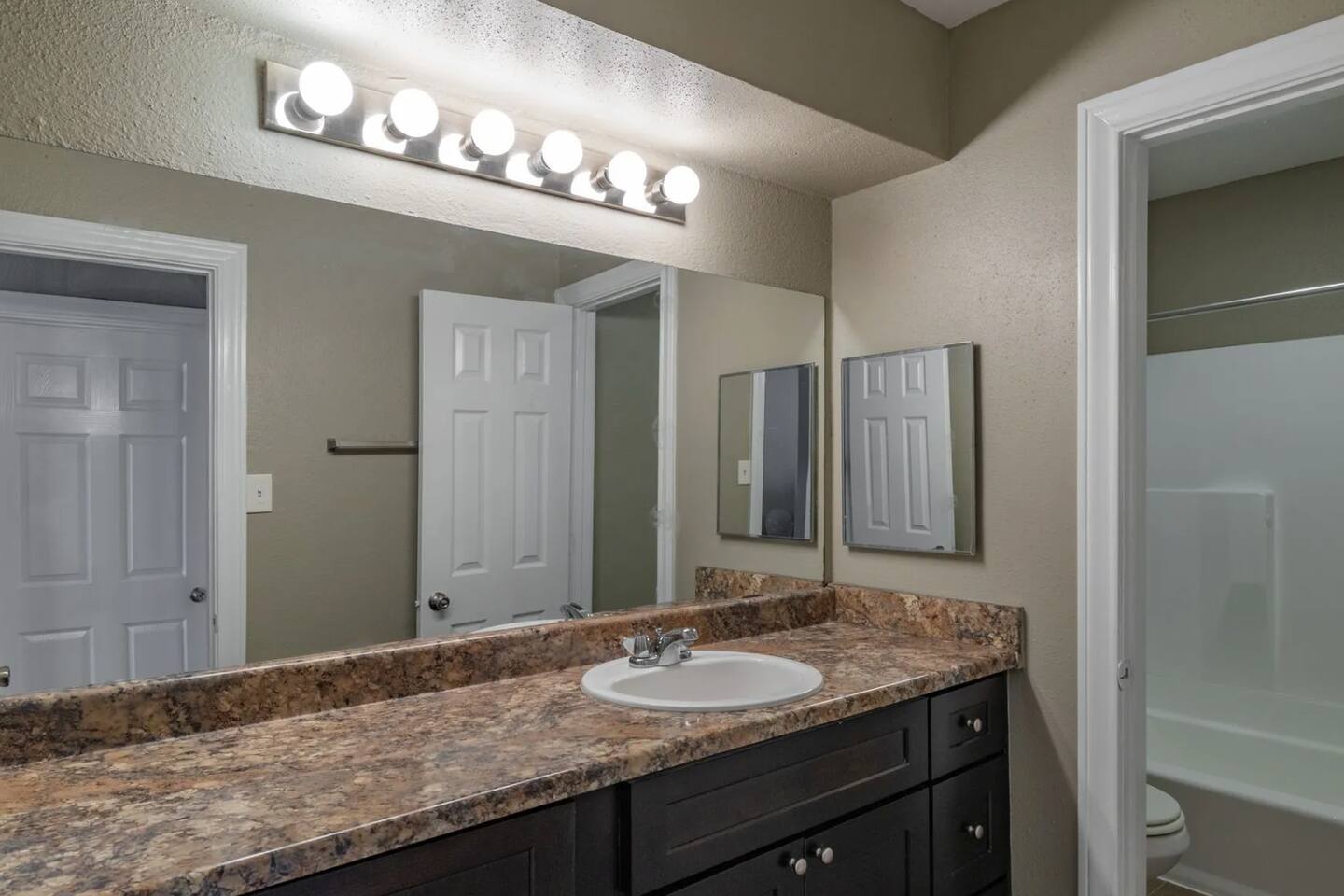 , an Airbnb-friendly apartment in Spring, TX