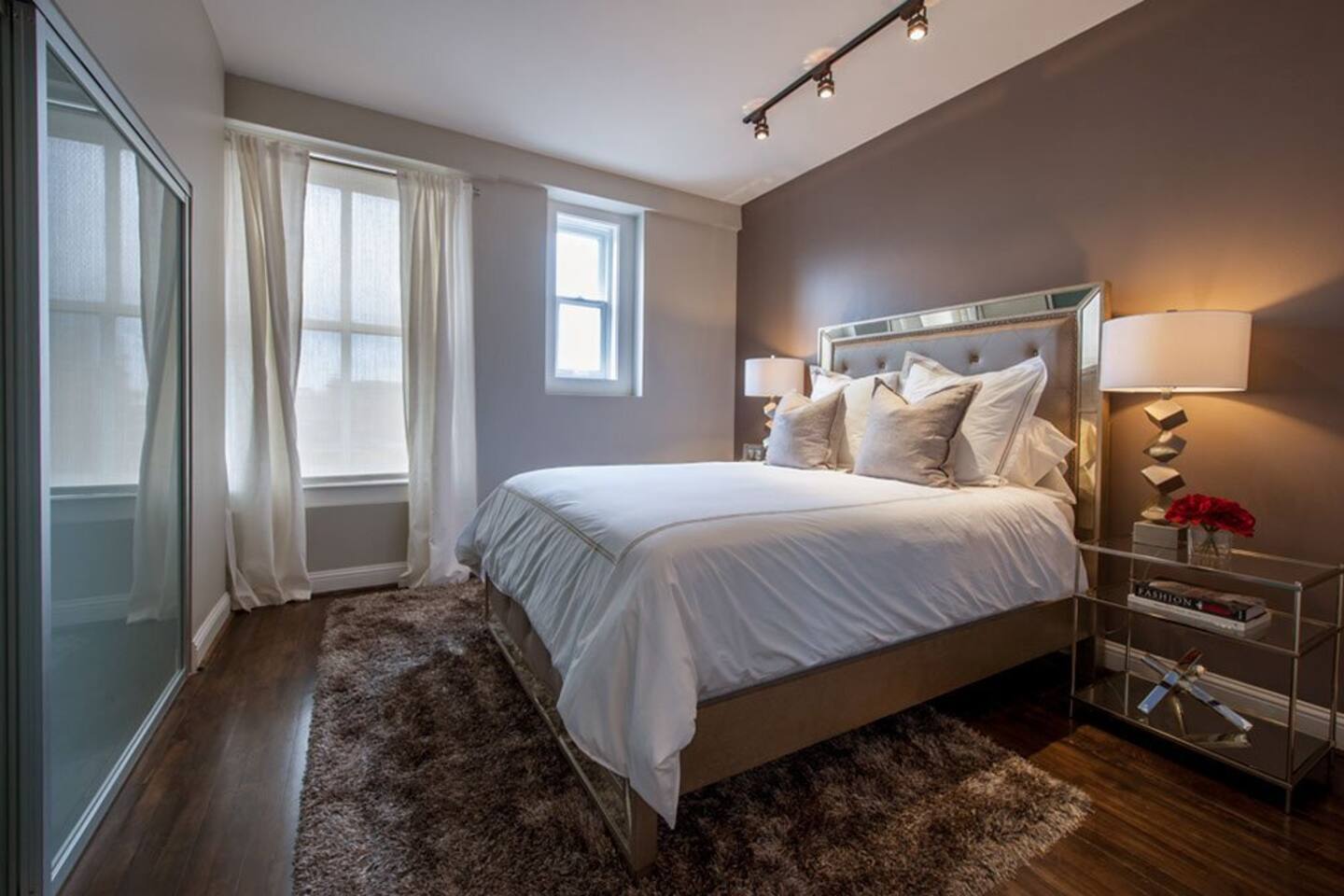 , an Airbnb-friendly apartment in Houston, TX