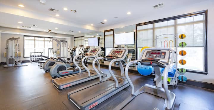 RGVtYW5kUGljdHVyZToxOTUxOTI1MzU0