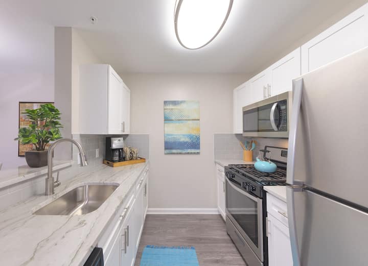 RGVtYW5kUGljdHVyZToxOTUxOTI1MzU3