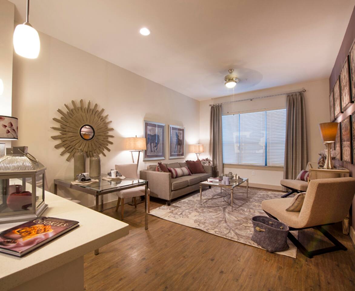 , an Airbnb-friendly apartment in Houston, TX