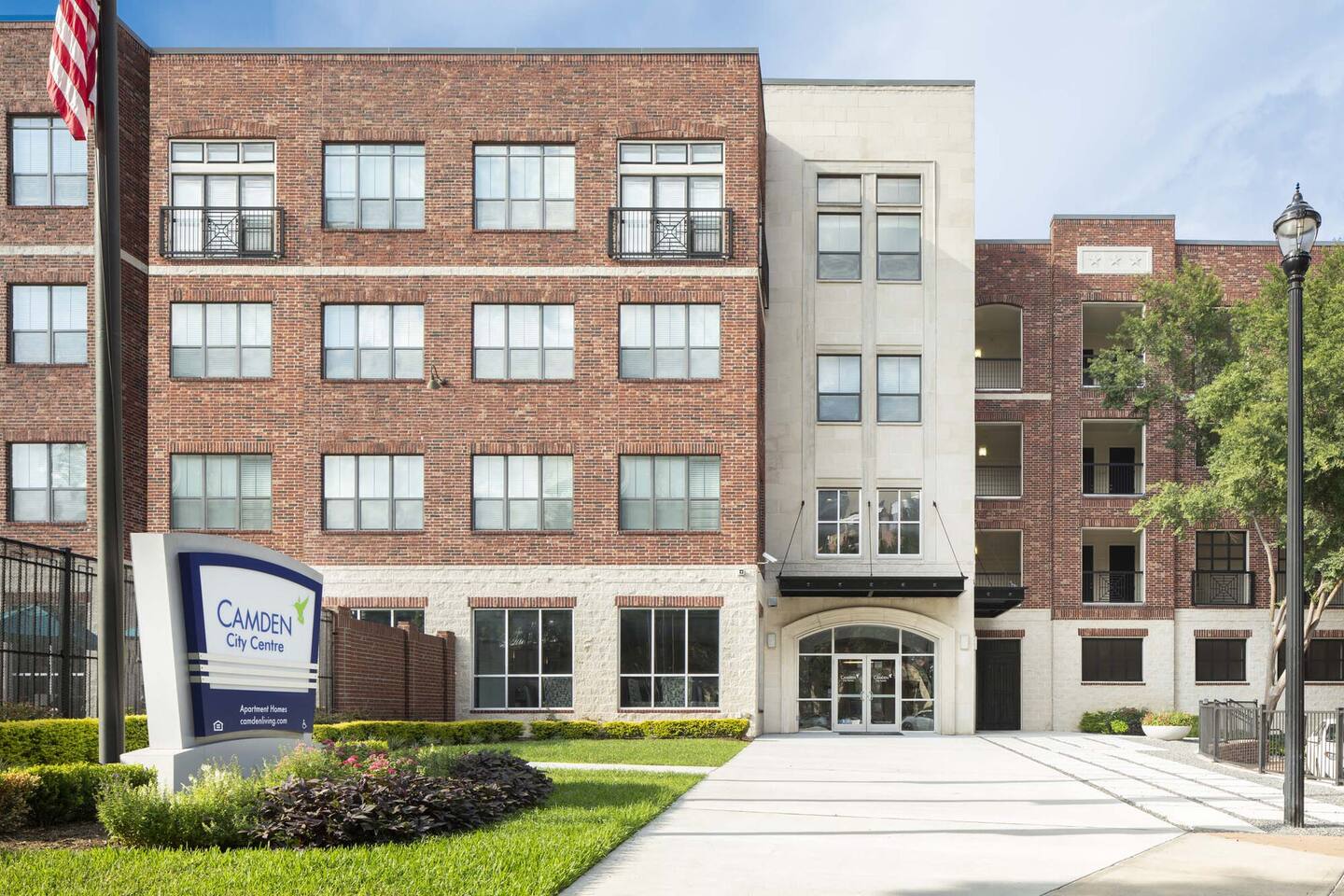 , an Airbnb-friendly apartment in Houston, TX