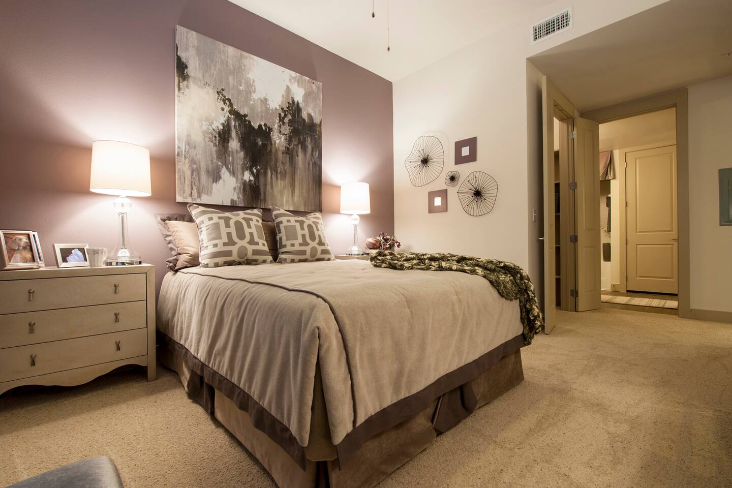 , an Airbnb-friendly apartment in Houston, TX