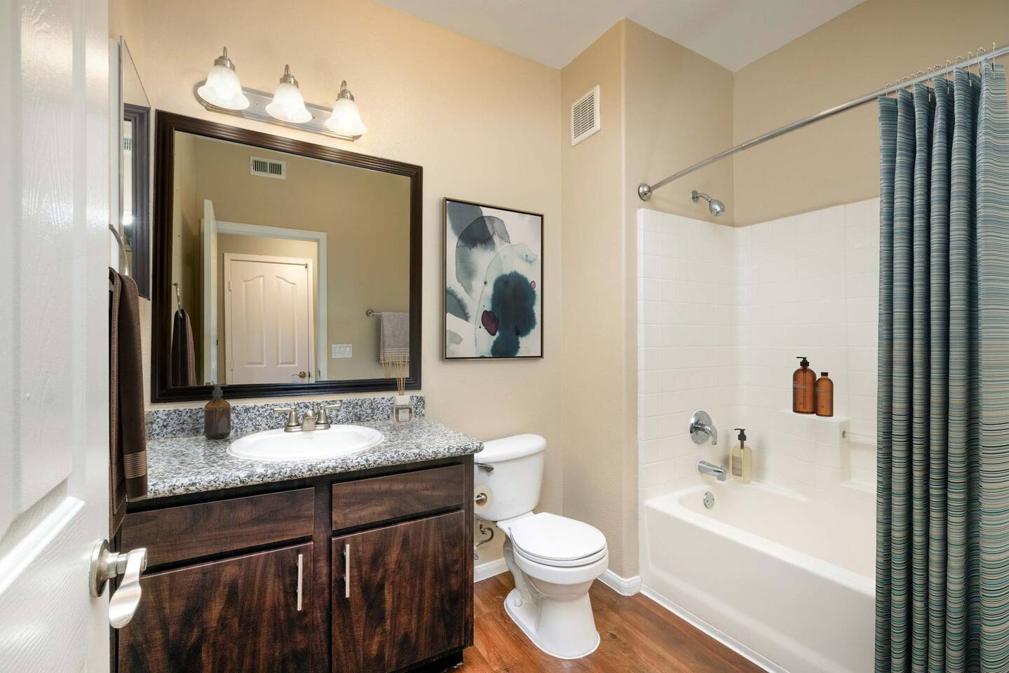 , an Airbnb-friendly apartment in Mission Viejo, CA