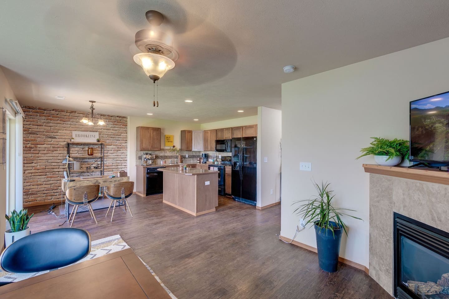 , an Airbnb-friendly apartment in Spokane Valley, WA