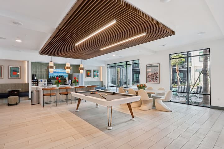 RGVtYW5kUGljdHVyZToyMjgzMDkzNTU4