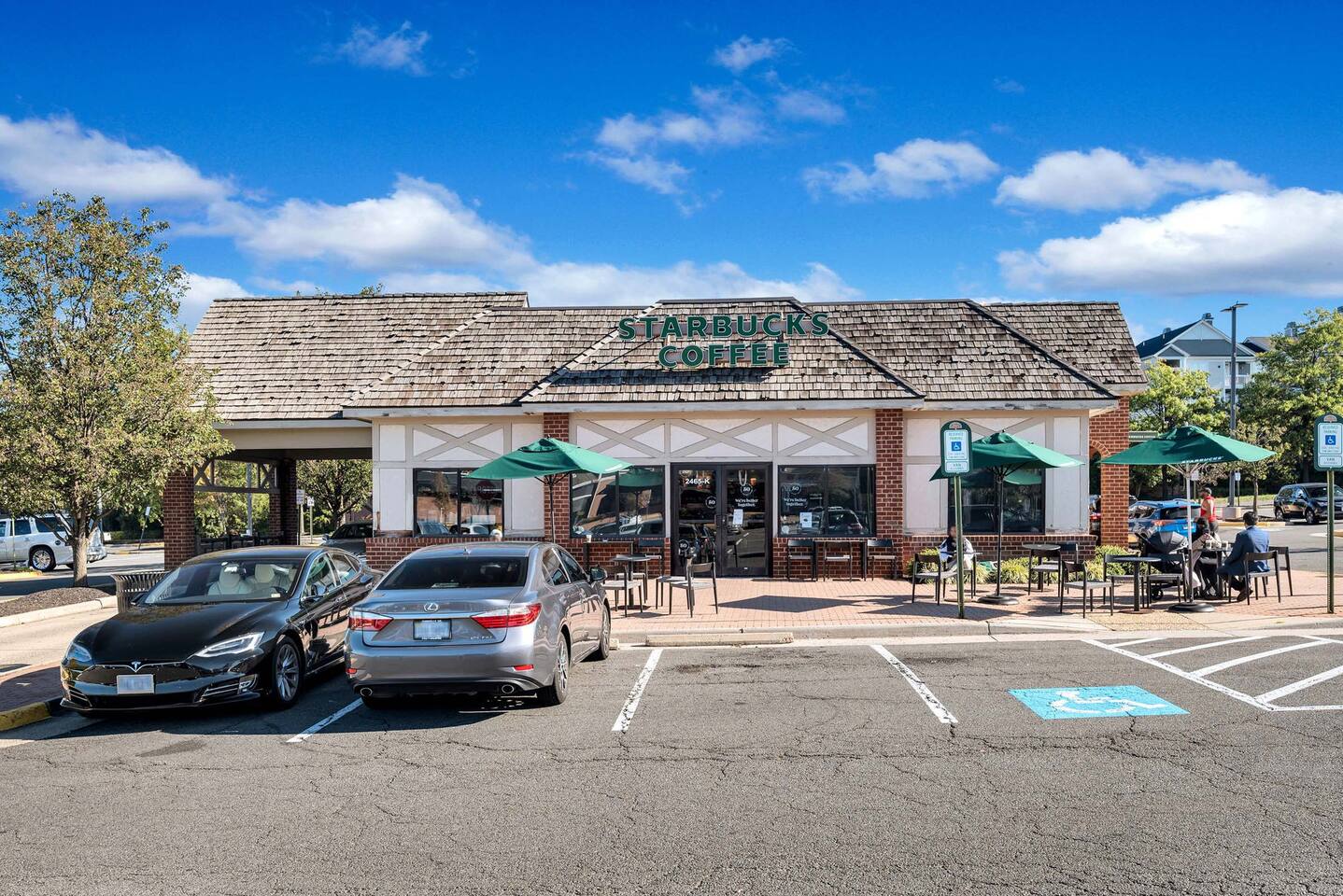 , an Airbnb-friendly apartment in Herndon, VA