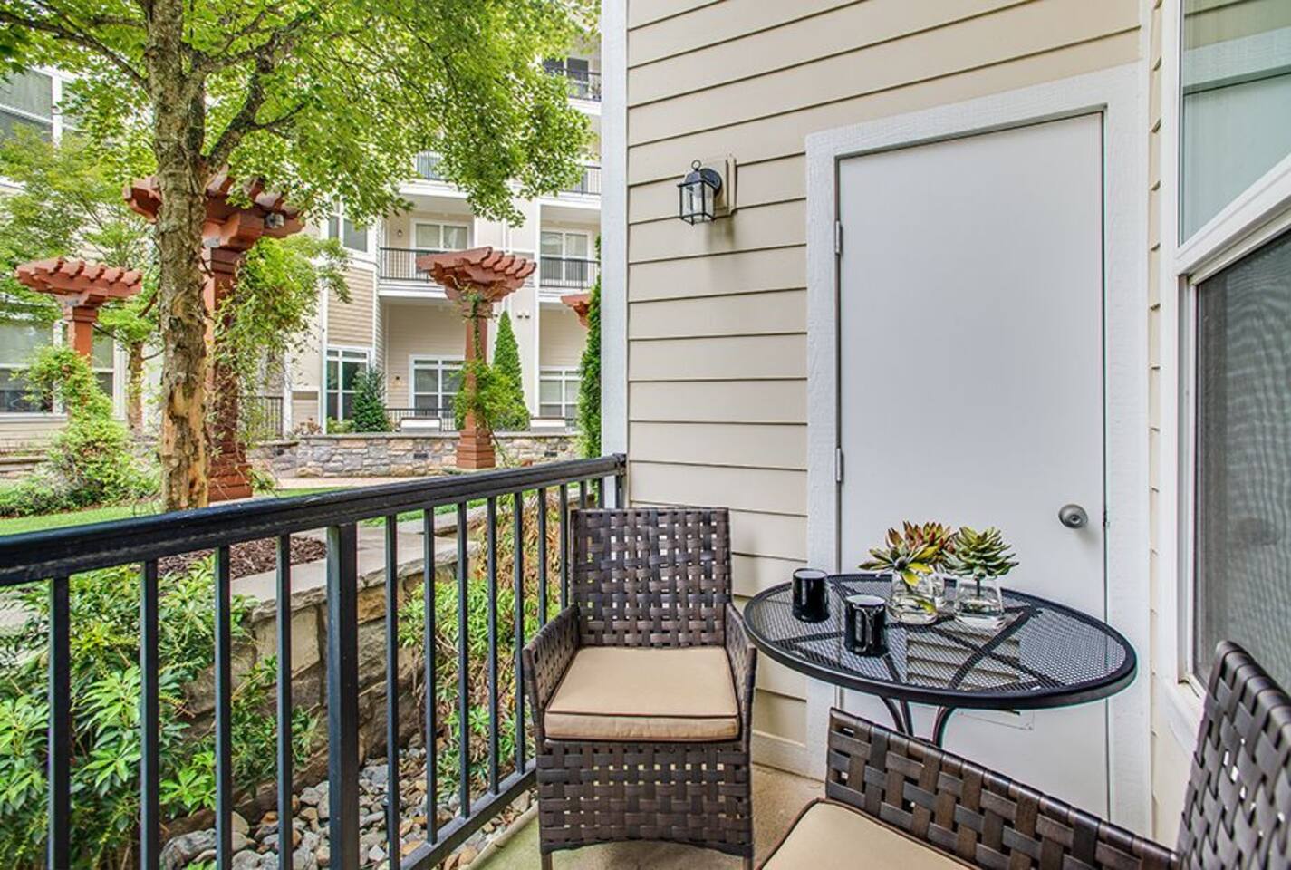 , an Airbnb-friendly apartment in Herndon, VA