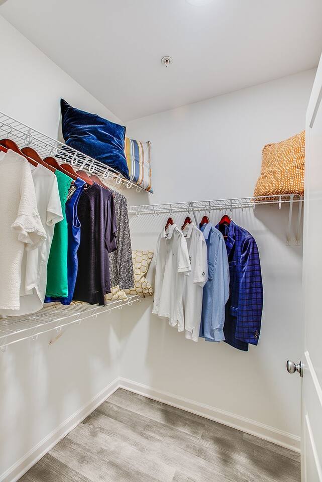 , an Airbnb-friendly apartment in Herndon, VA