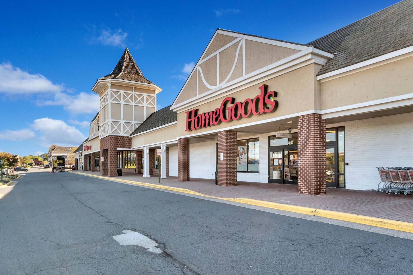 , an Airbnb-friendly apartment in Herndon, VA