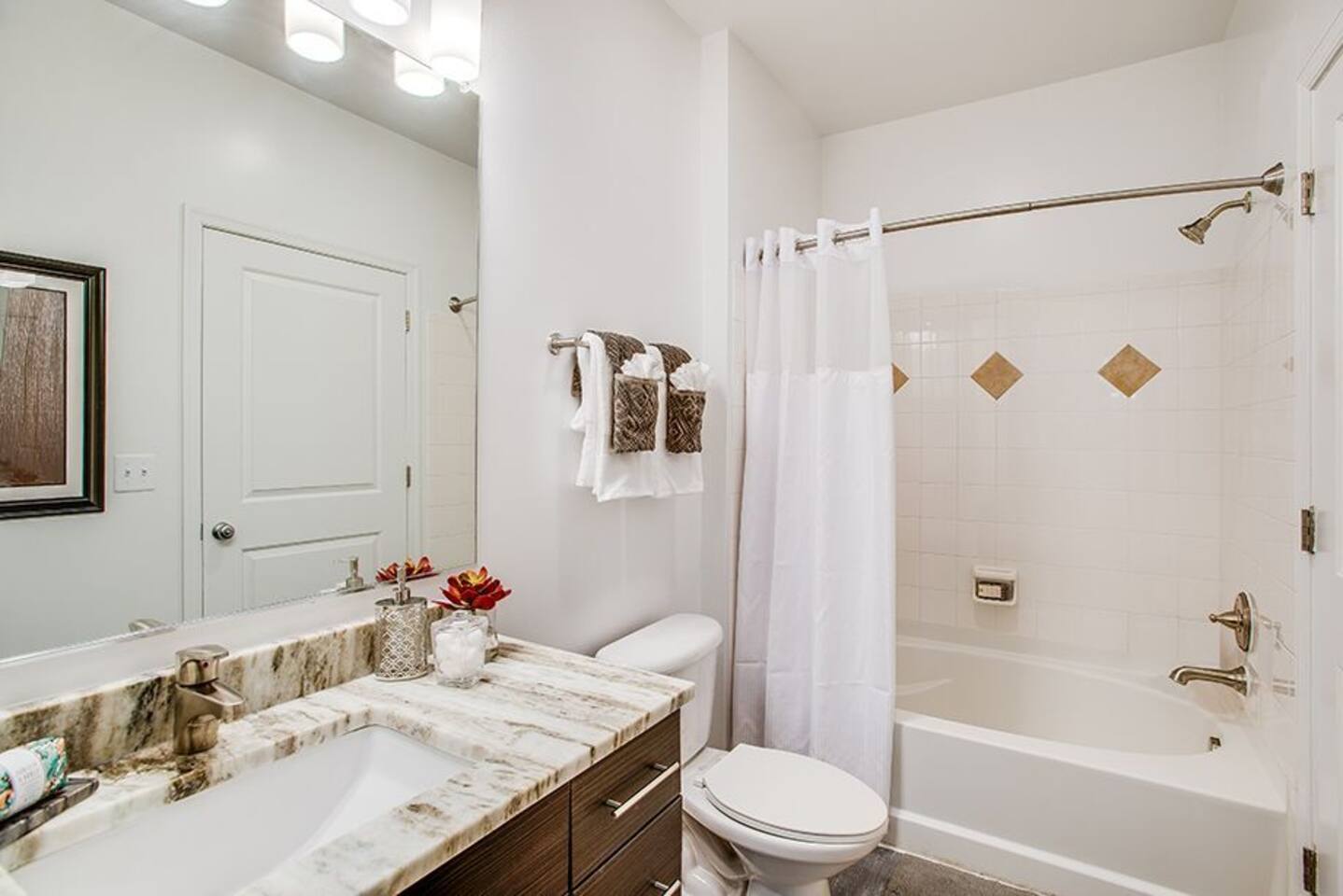 , an Airbnb-friendly apartment in Herndon, VA