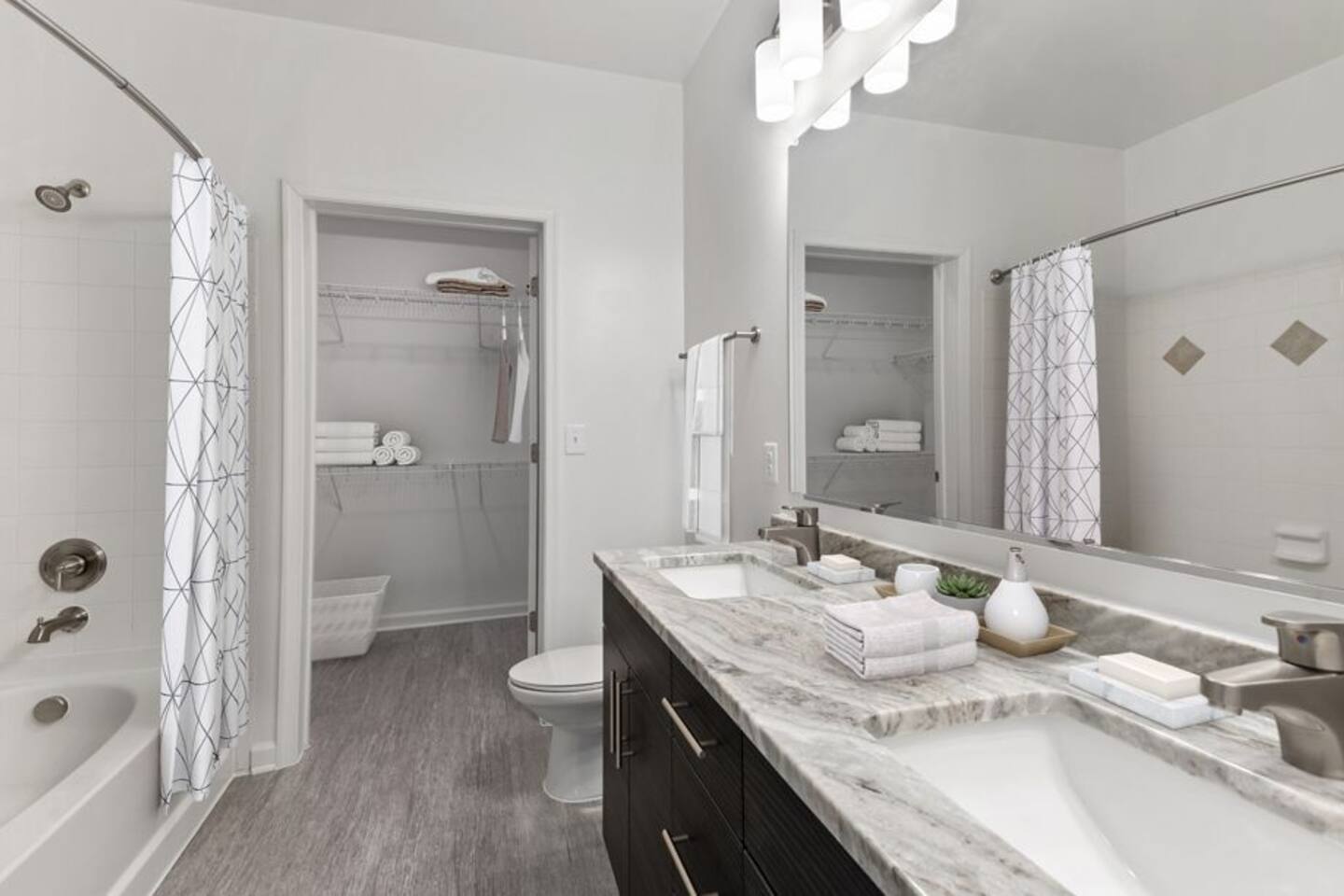, an Airbnb-friendly apartment in Herndon, VA