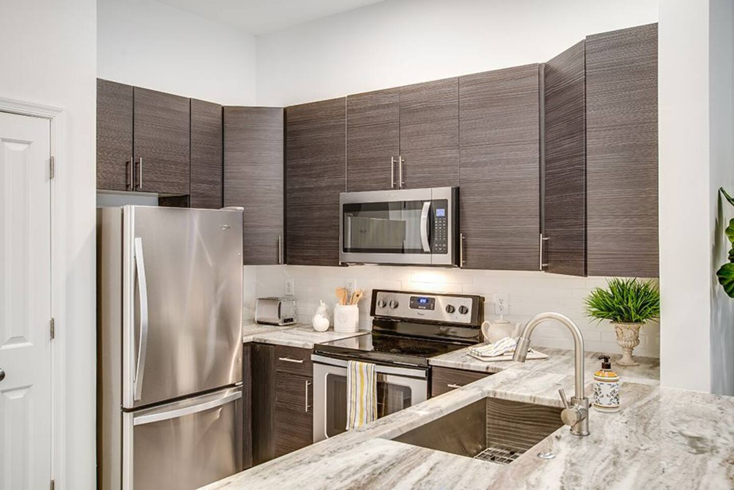 , an Airbnb-friendly apartment in Herndon, VA