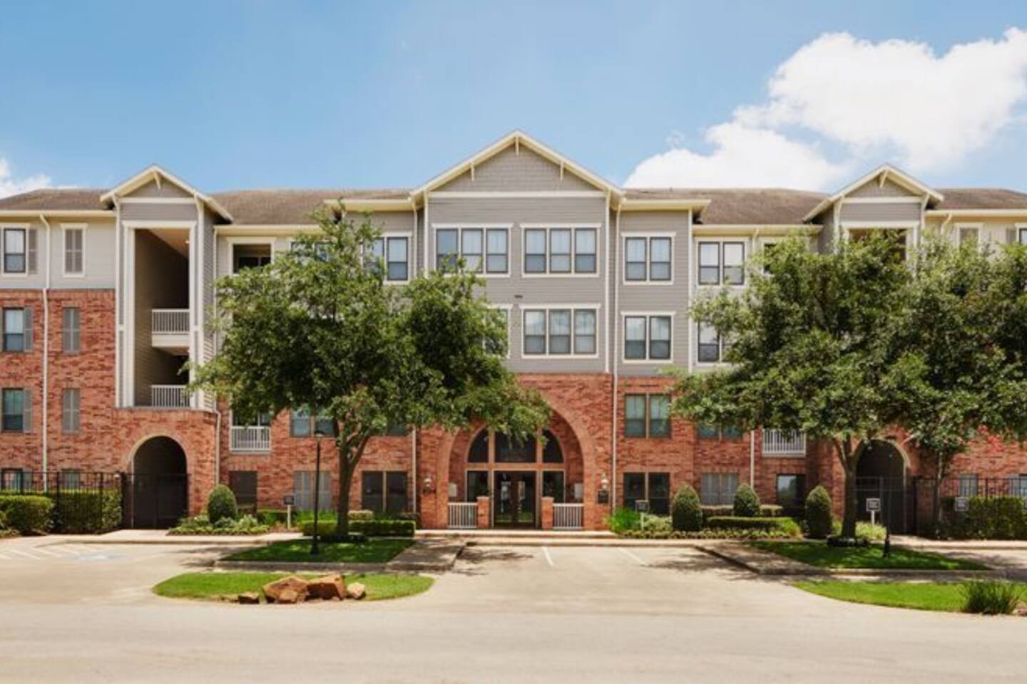 , an Airbnb-friendly apartment in Houston, TX