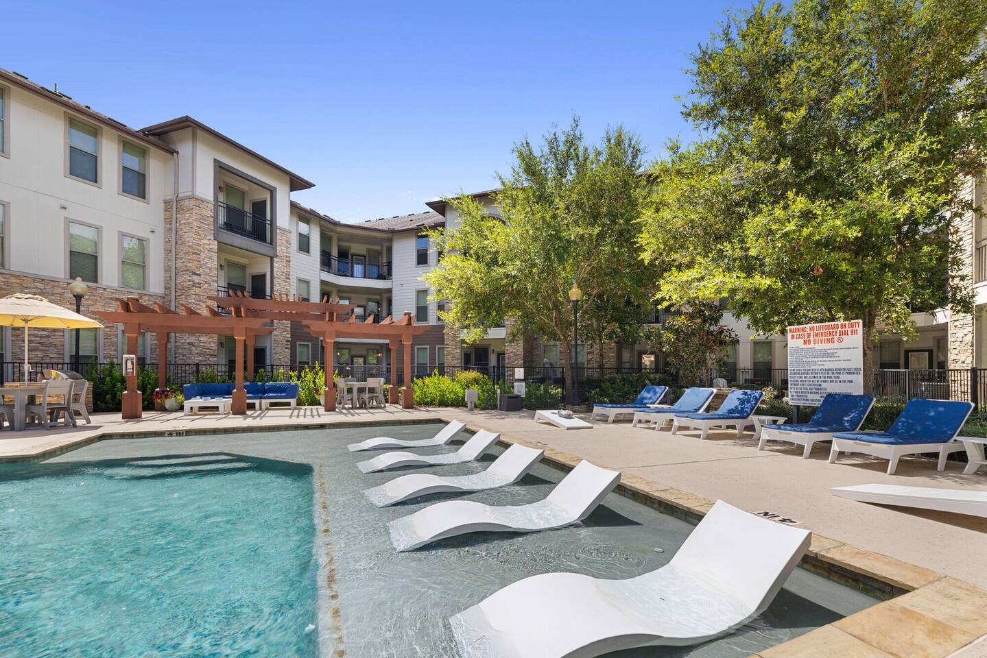 , an Airbnb-friendly apartment in Richmond, TX