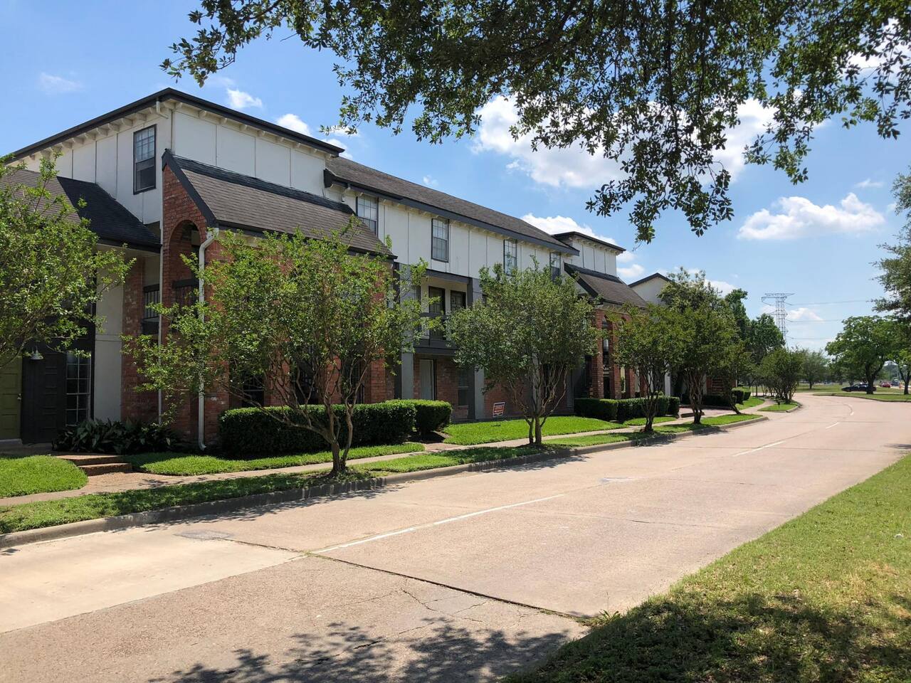 Alternate view of Star Braeswood Apartments, an Airbnb-friendly apartment in Houston, TX