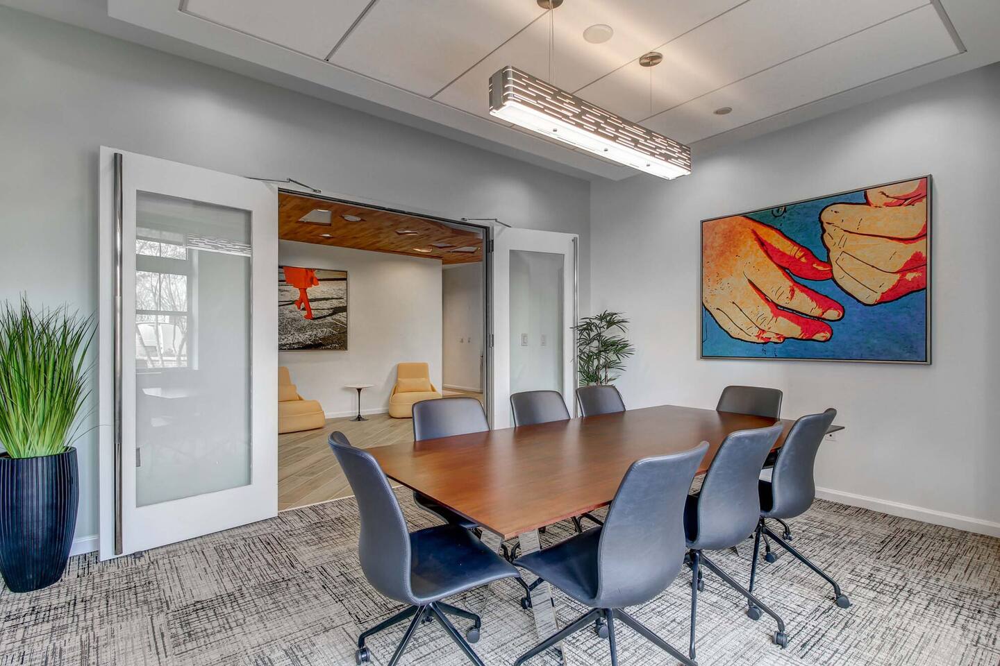 , an Airbnb-friendly apartment in Arlington, VA