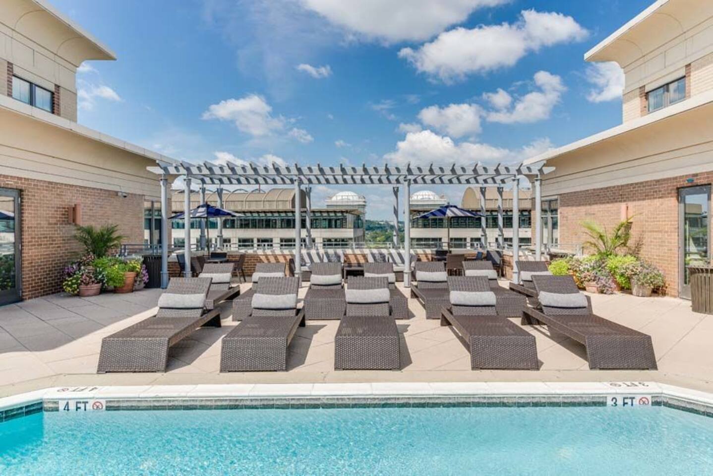 , an Airbnb-friendly apartment in Arlington, VA