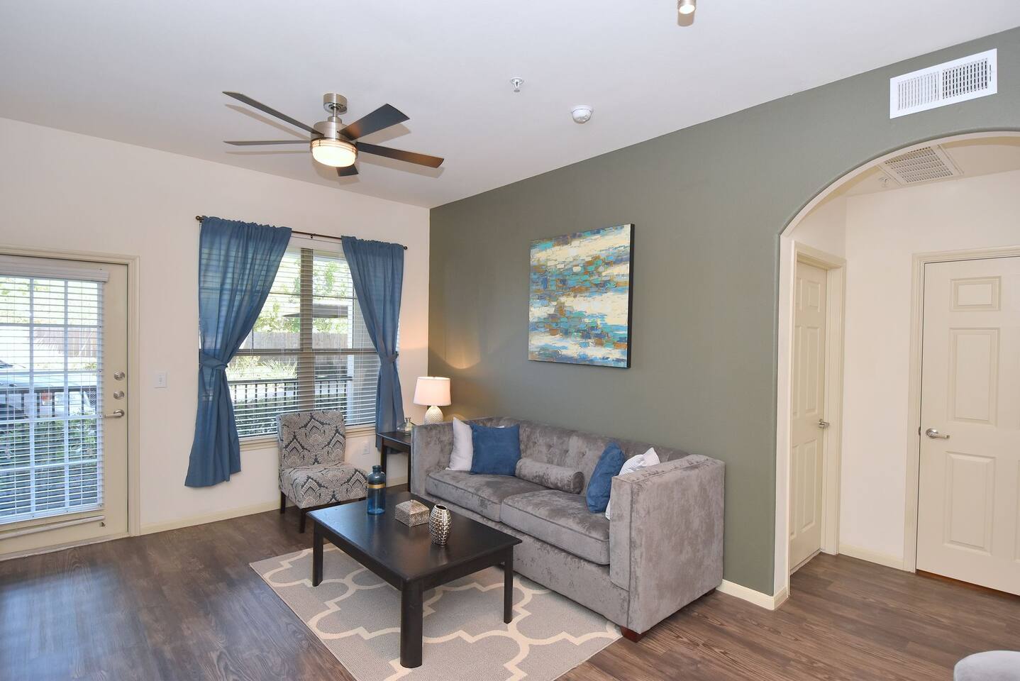 , an Airbnb-friendly apartment in Houston, TX