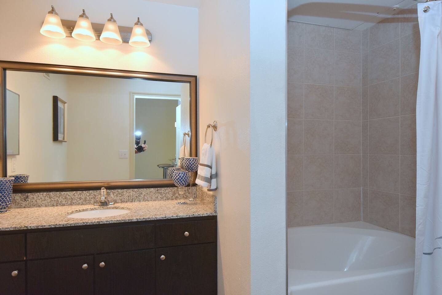 , an Airbnb-friendly apartment in Houston, TX