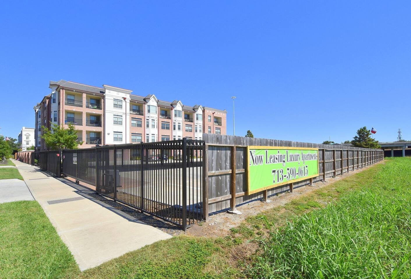 , an Airbnb-friendly apartment in Houston, TX