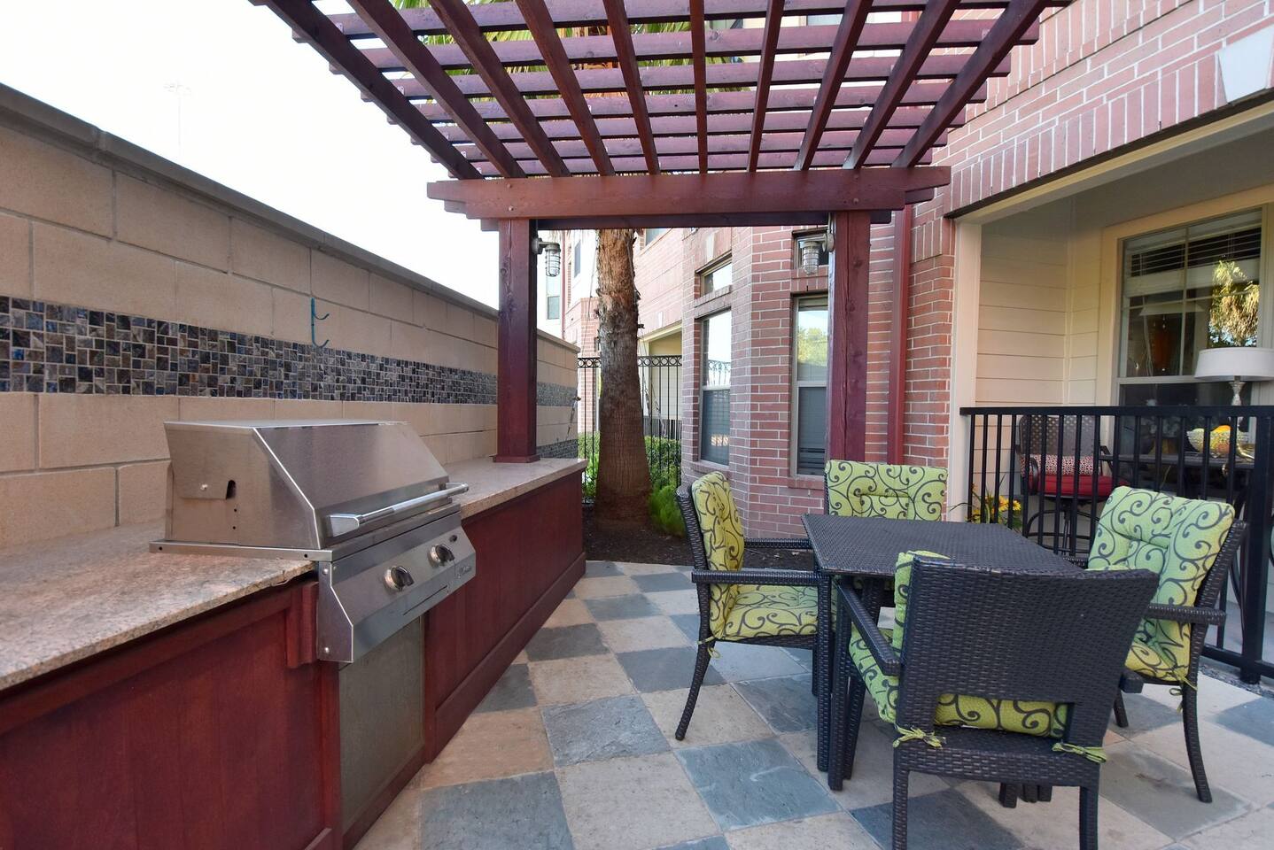 , an Airbnb-friendly apartment in Houston, TX