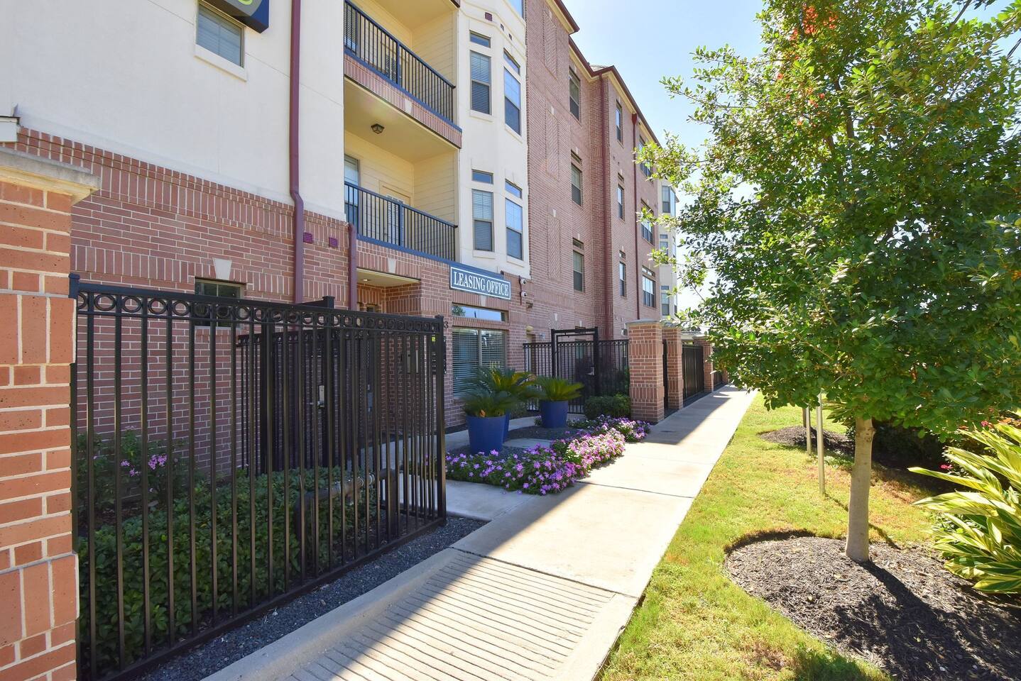 , an Airbnb-friendly apartment in Houston, TX