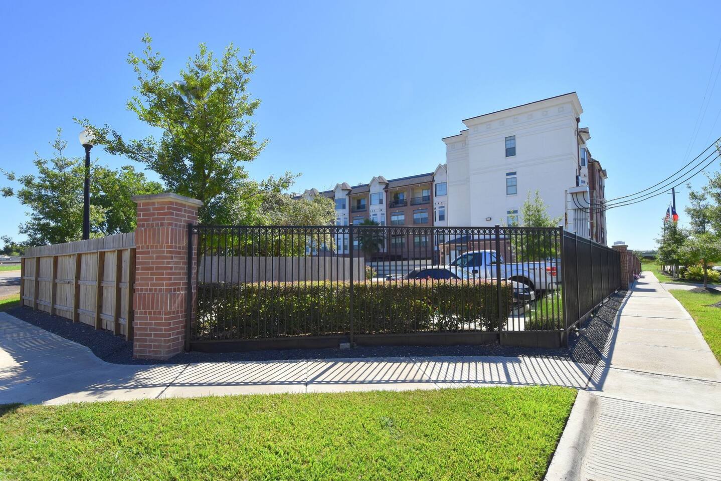 , an Airbnb-friendly apartment in Houston, TX