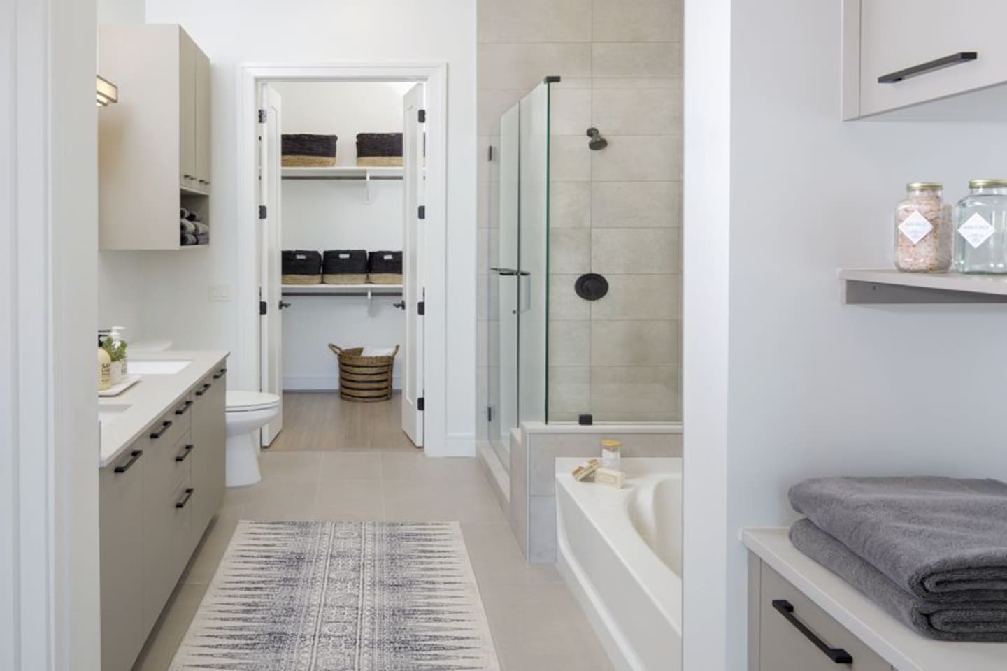 , an Airbnb-friendly apartment in Houston, TX