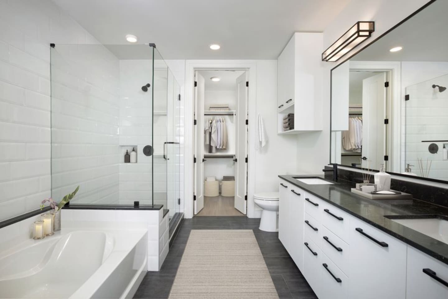 , an Airbnb-friendly apartment in Houston, TX