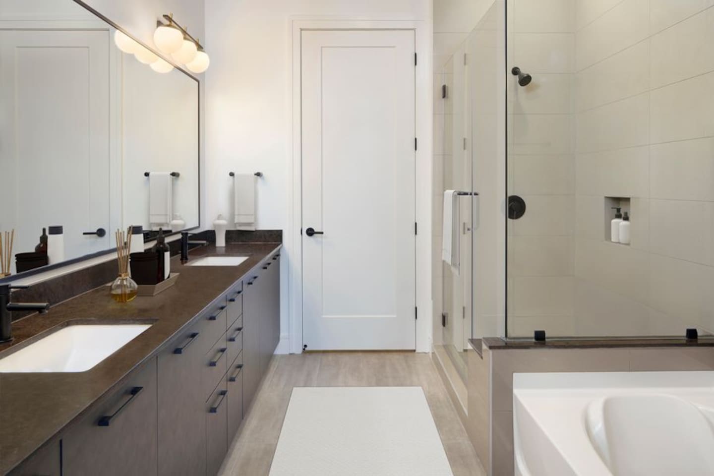 , an Airbnb-friendly apartment in Houston, TX