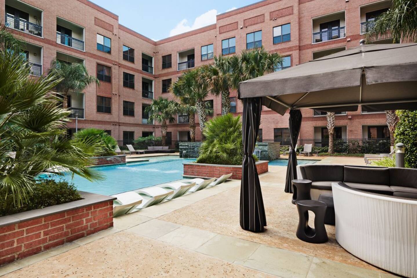 , an Airbnb-friendly apartment in Houston, TX