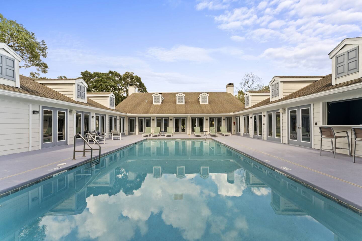 , an Airbnb-friendly apartment in Jacksonville, FL