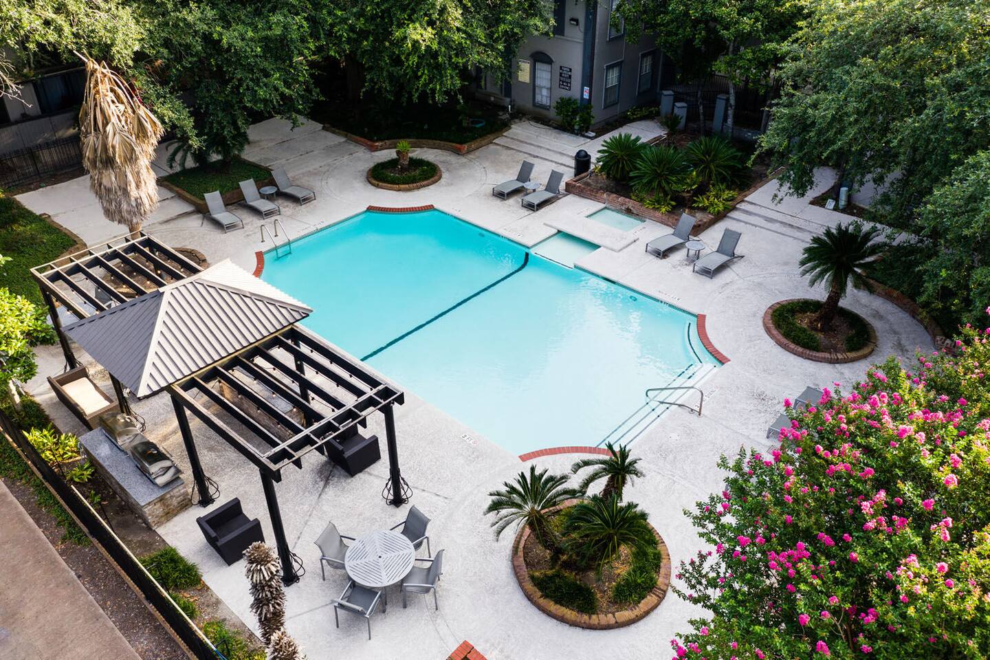 , an Airbnb-friendly apartment in Houston, TX