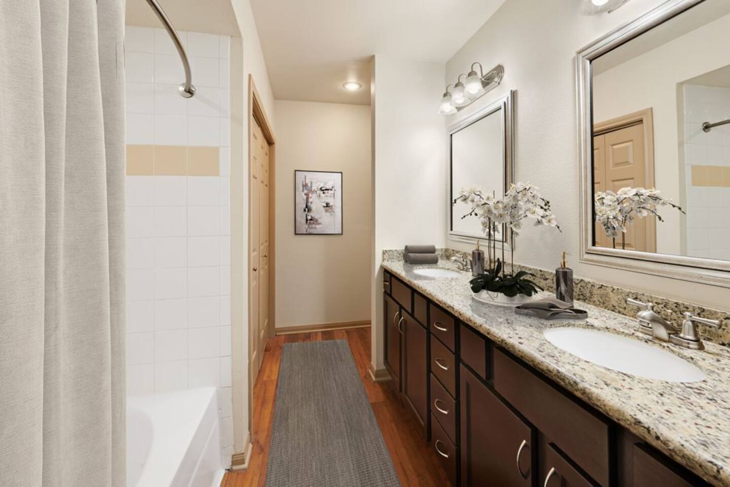 , an Airbnb-friendly apartment in Houston, TX