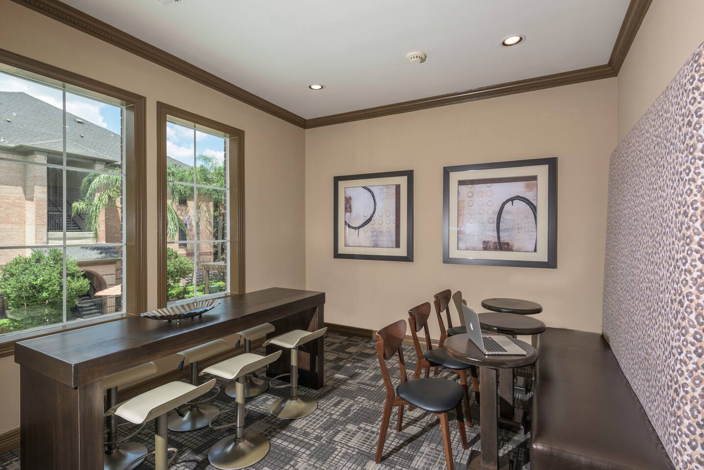 , an Airbnb-friendly apartment in Houston, TX