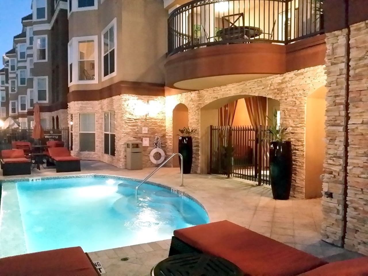 , an Airbnb-friendly apartment in Houston, TX