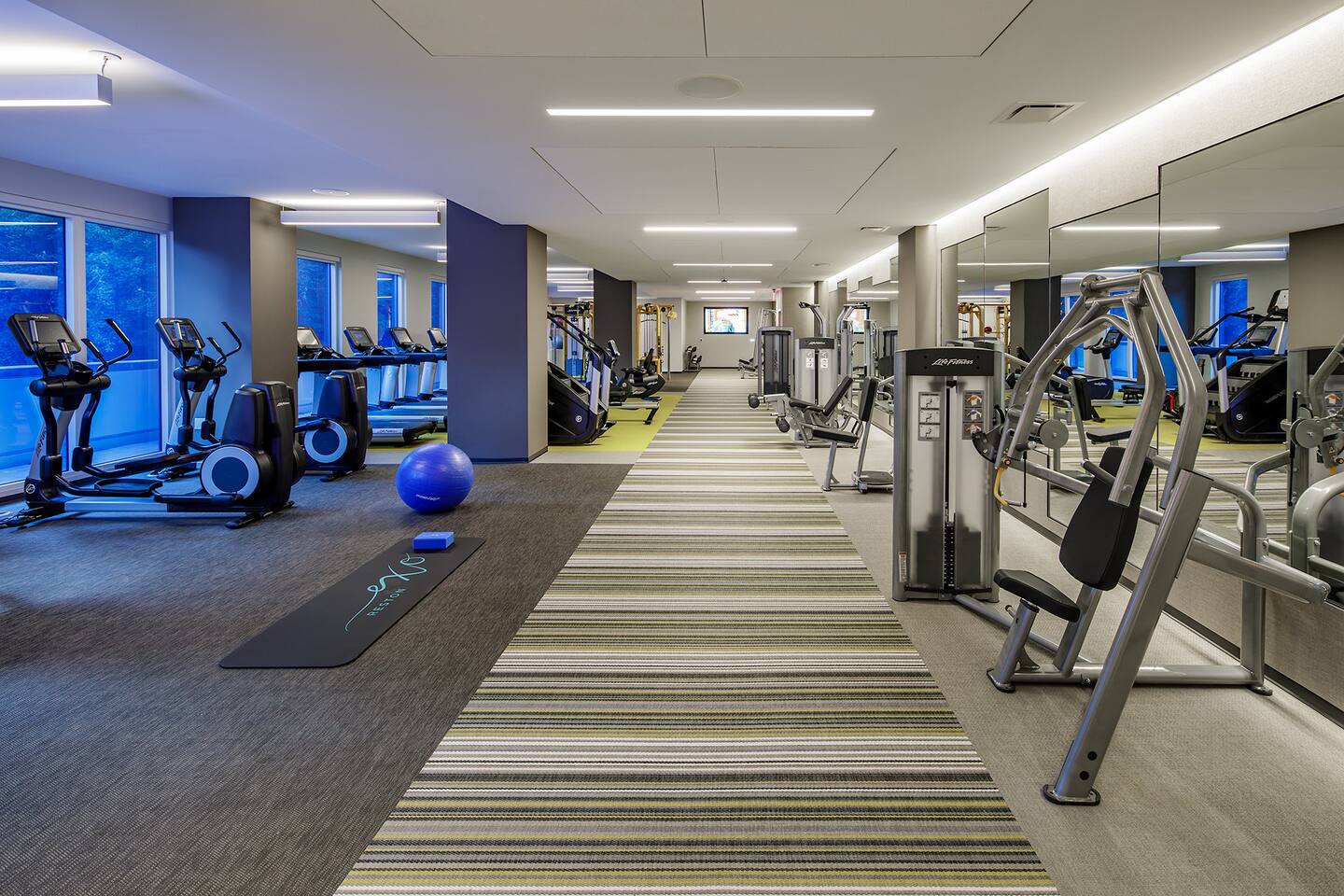, an Airbnb-friendly apartment in Reston, VA