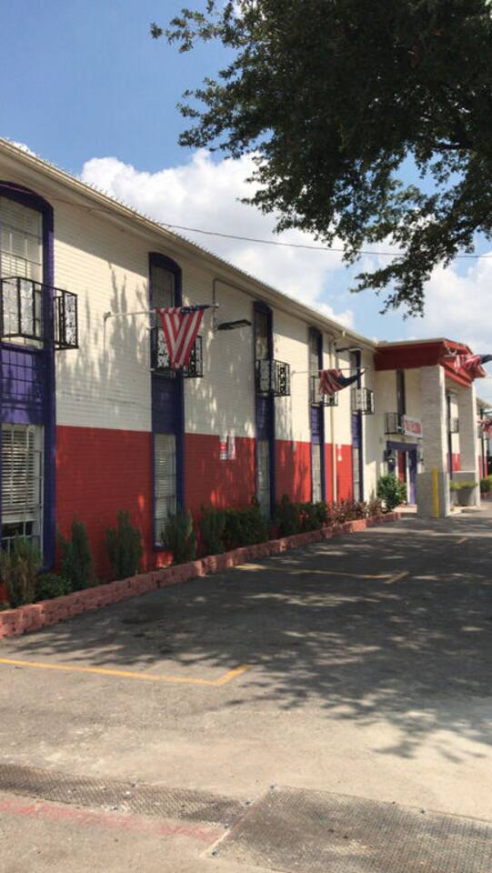 , an Airbnb-friendly apartment in Houston, TX