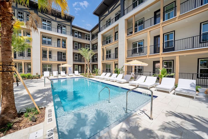 RGVtYW5kUGljdHVyZToyMTgwMjMxNTcx