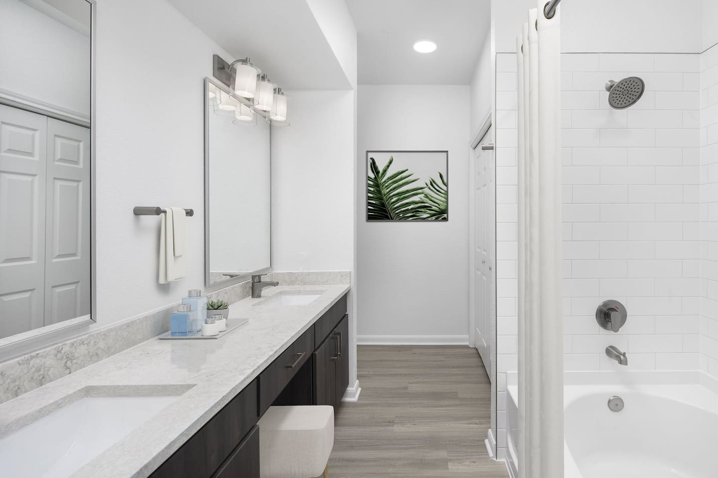 , an Airbnb-friendly apartment in Houston, TX