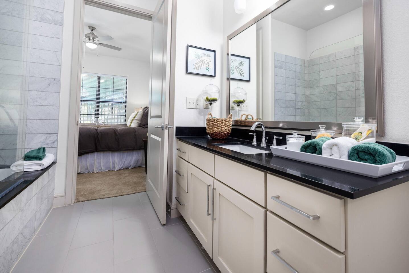, an Airbnb-friendly apartment in Houston, TX